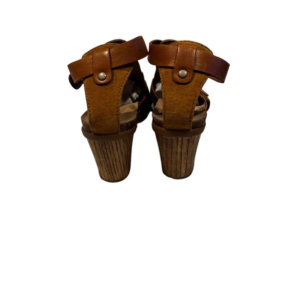 DANSKO Dominique Leather and Suede Chunky Heel in Size EU 38/7.5 U.S. - Picture 3 of 7